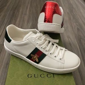 Gently used excellent condition Gucci sneakers.